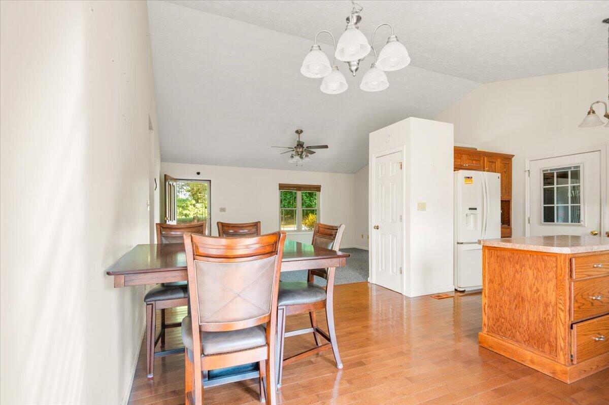 3000 Warm Springs Drive Property Photo 11