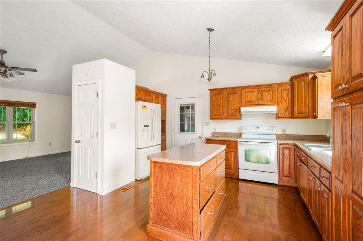 3000 Warm Springs Drive Property Photo 12