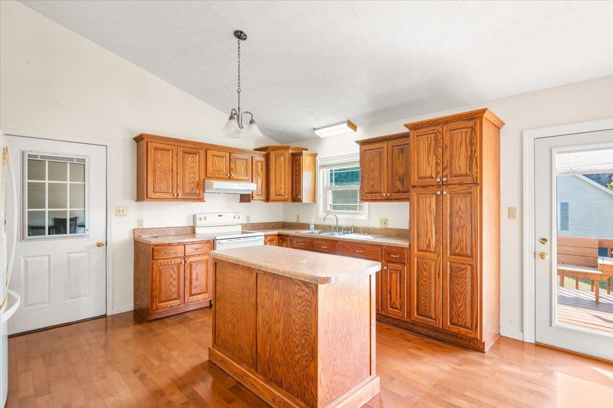 3000 Warm Springs Drive Property Photo 13