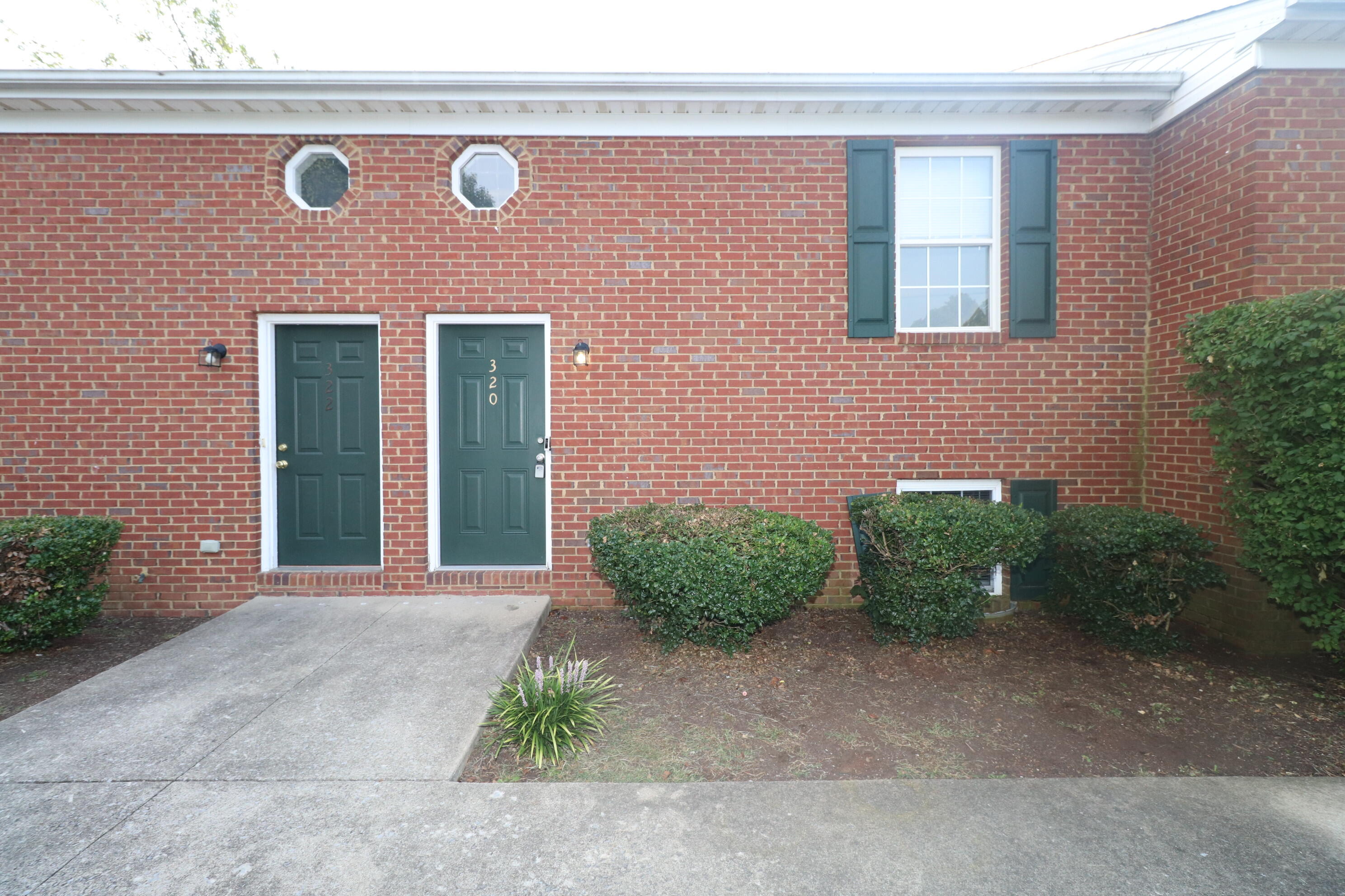 320 Lakeview Drive Property Photo 1