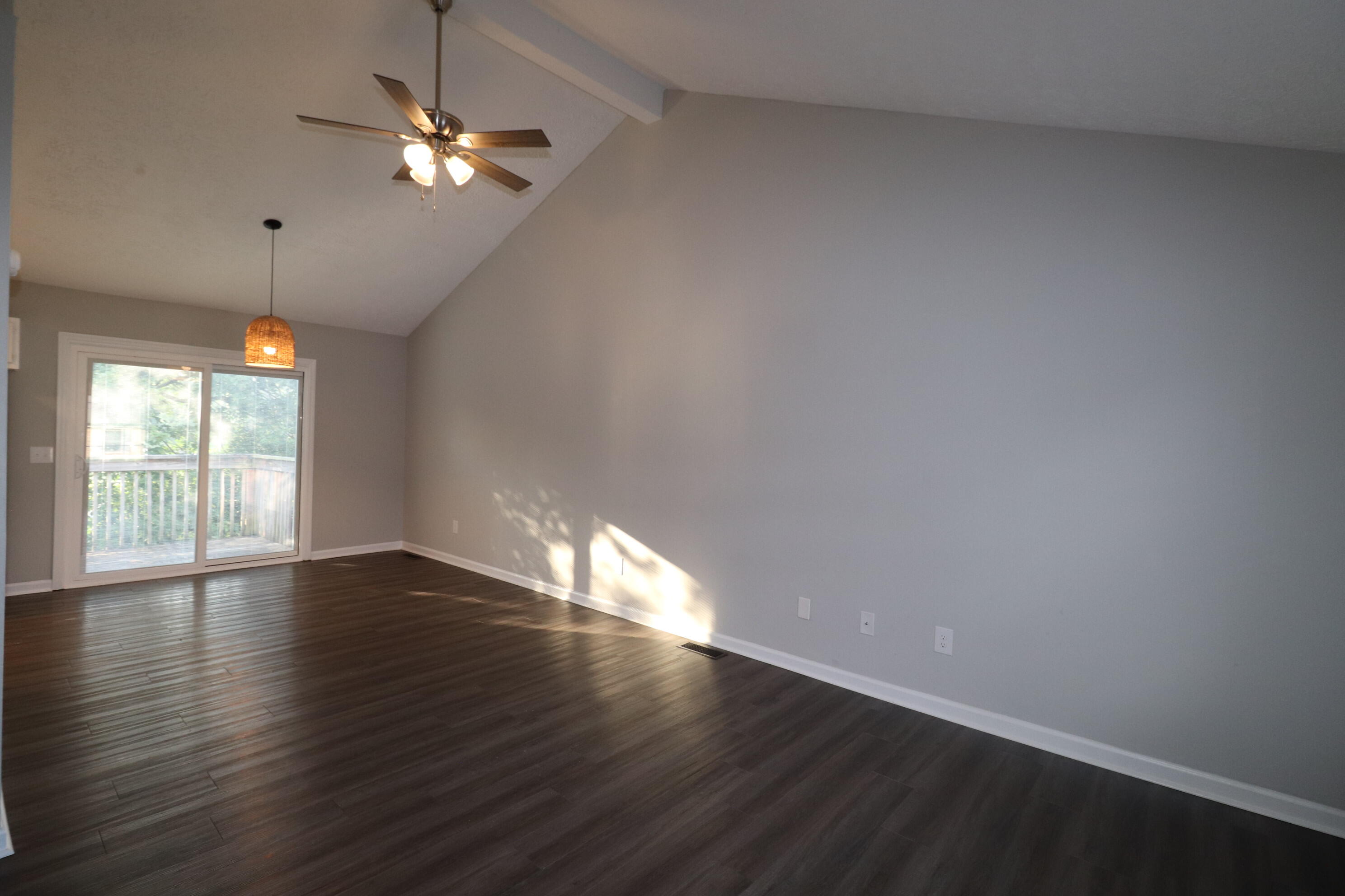 320 Lakeview Drive Property Photo 3
