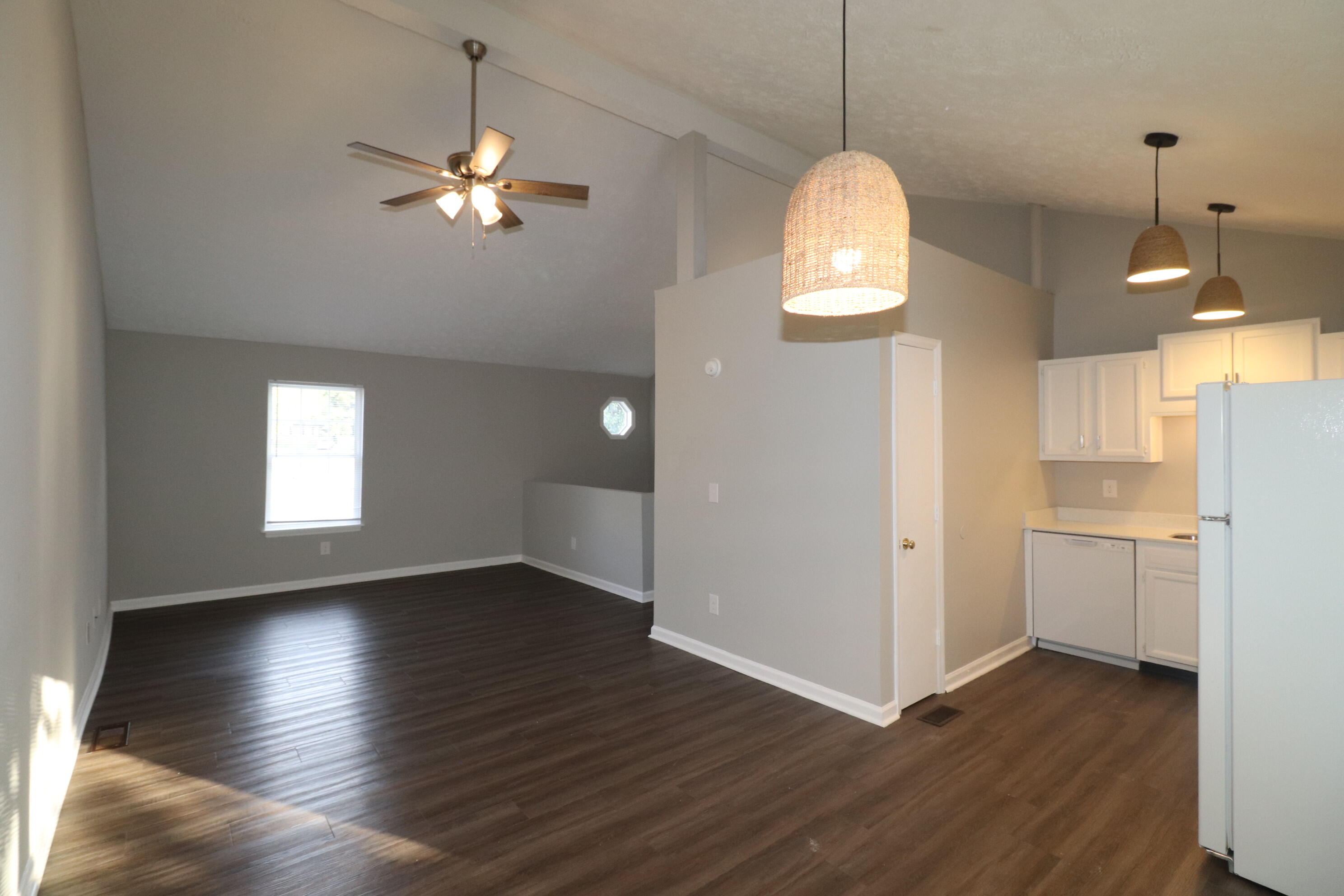 320 Lakeview Drive Property Photo 5