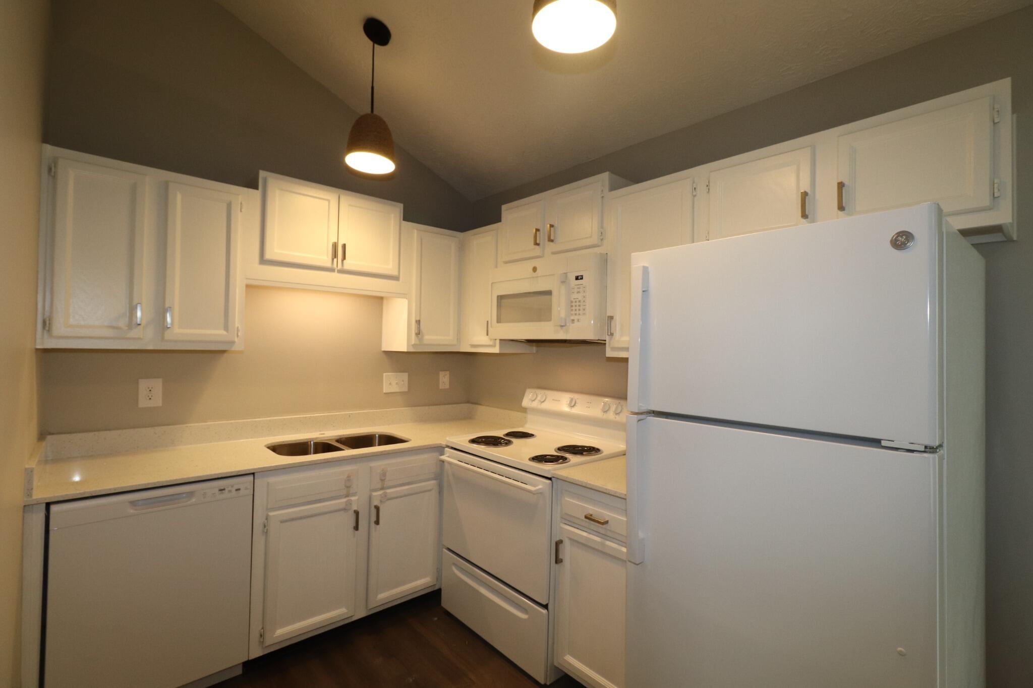 320 Lakeview Drive Property Photo 6