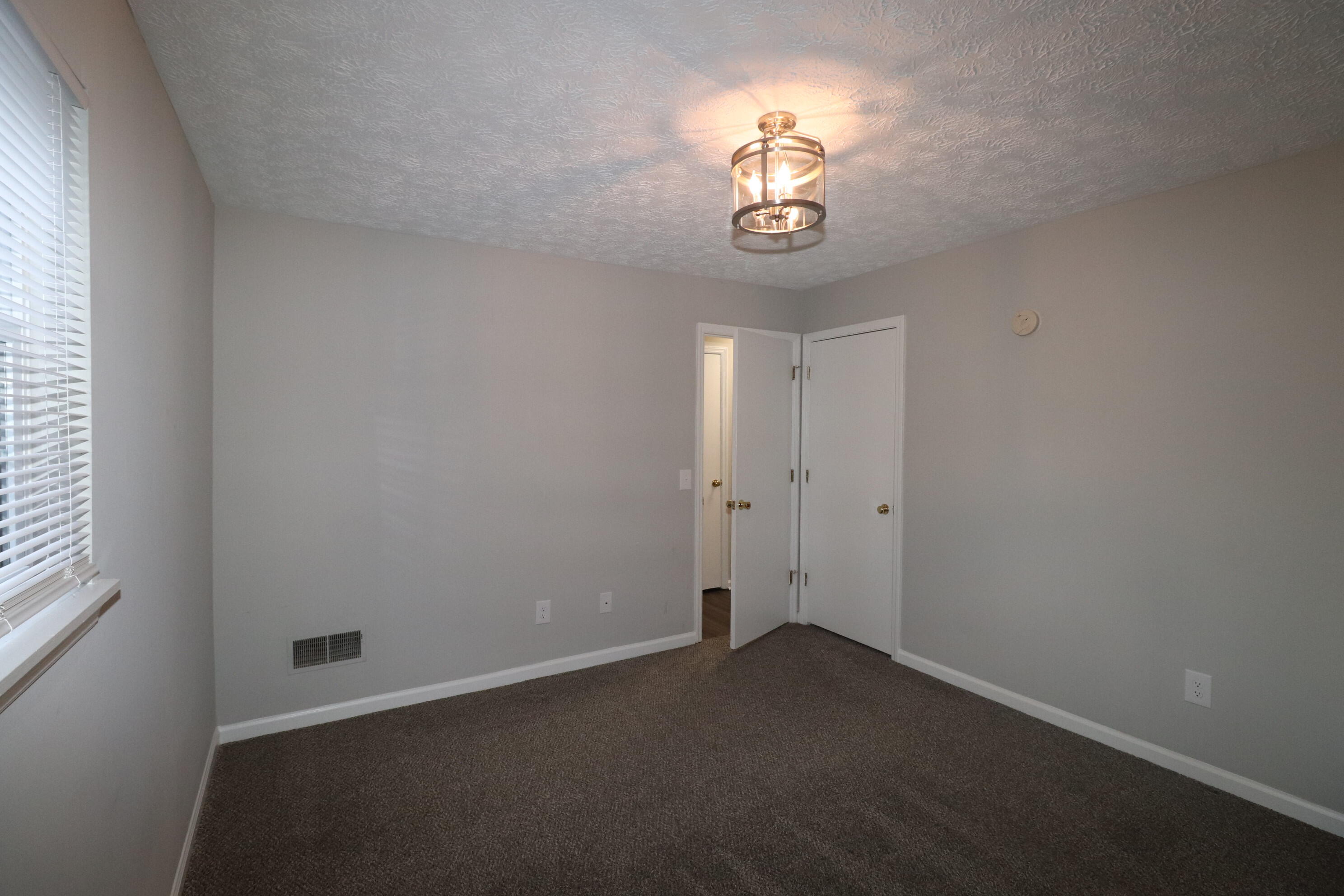 320 Lakeview Drive Property Photo 10