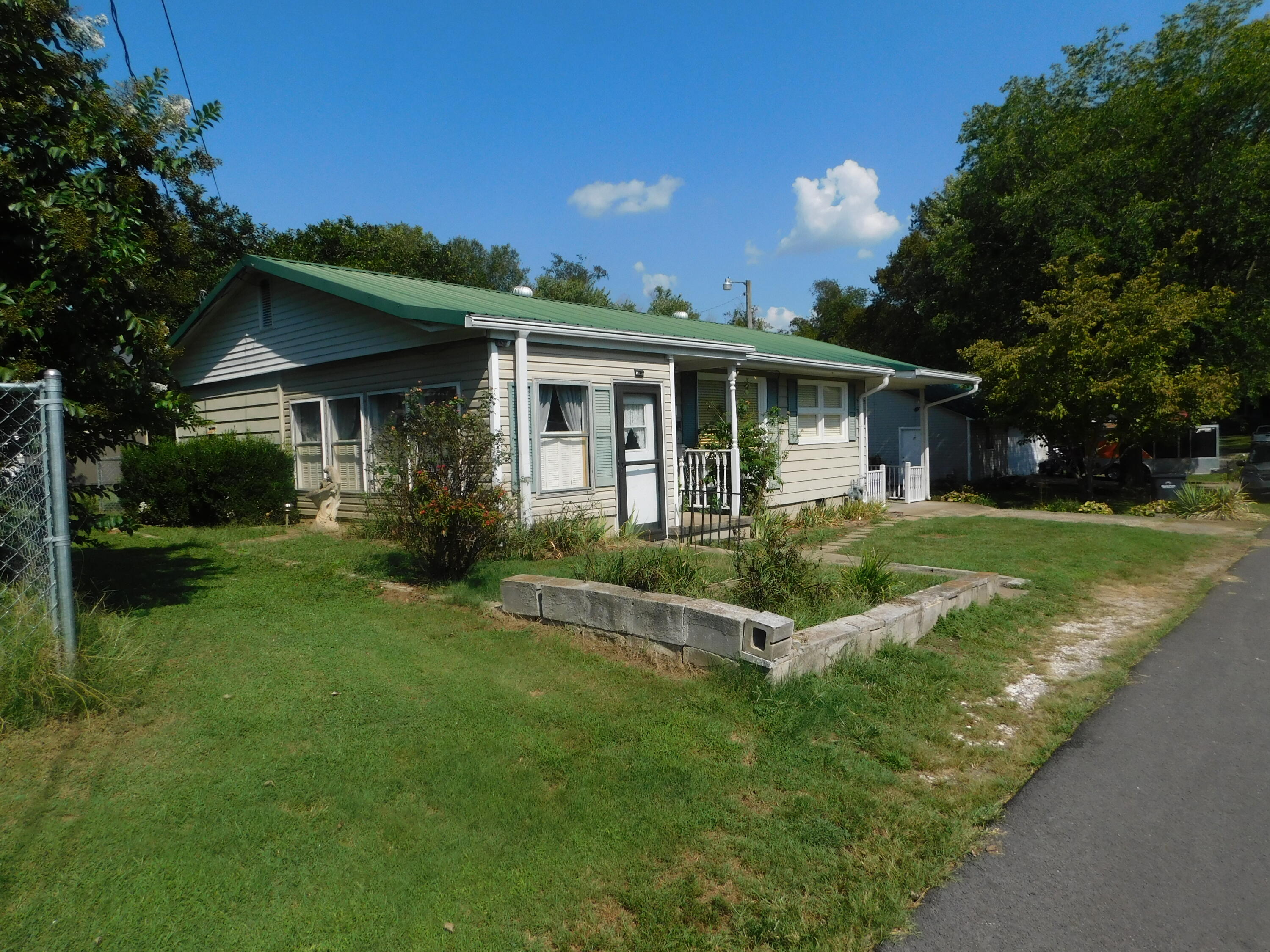 401 Nichols Street Property Photo 2
