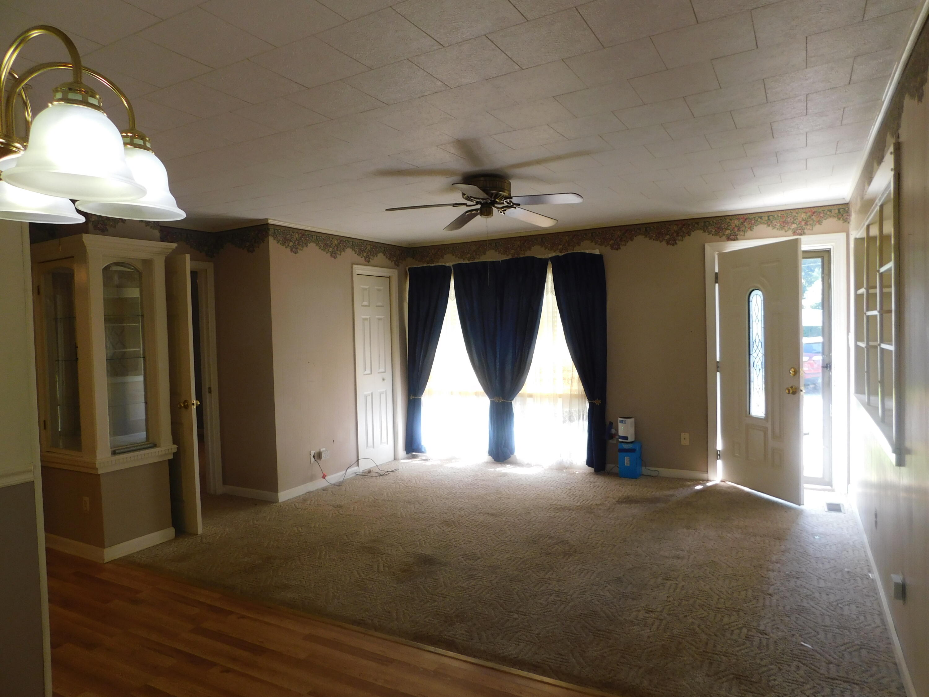 401 Nichols Street Property Photo 9