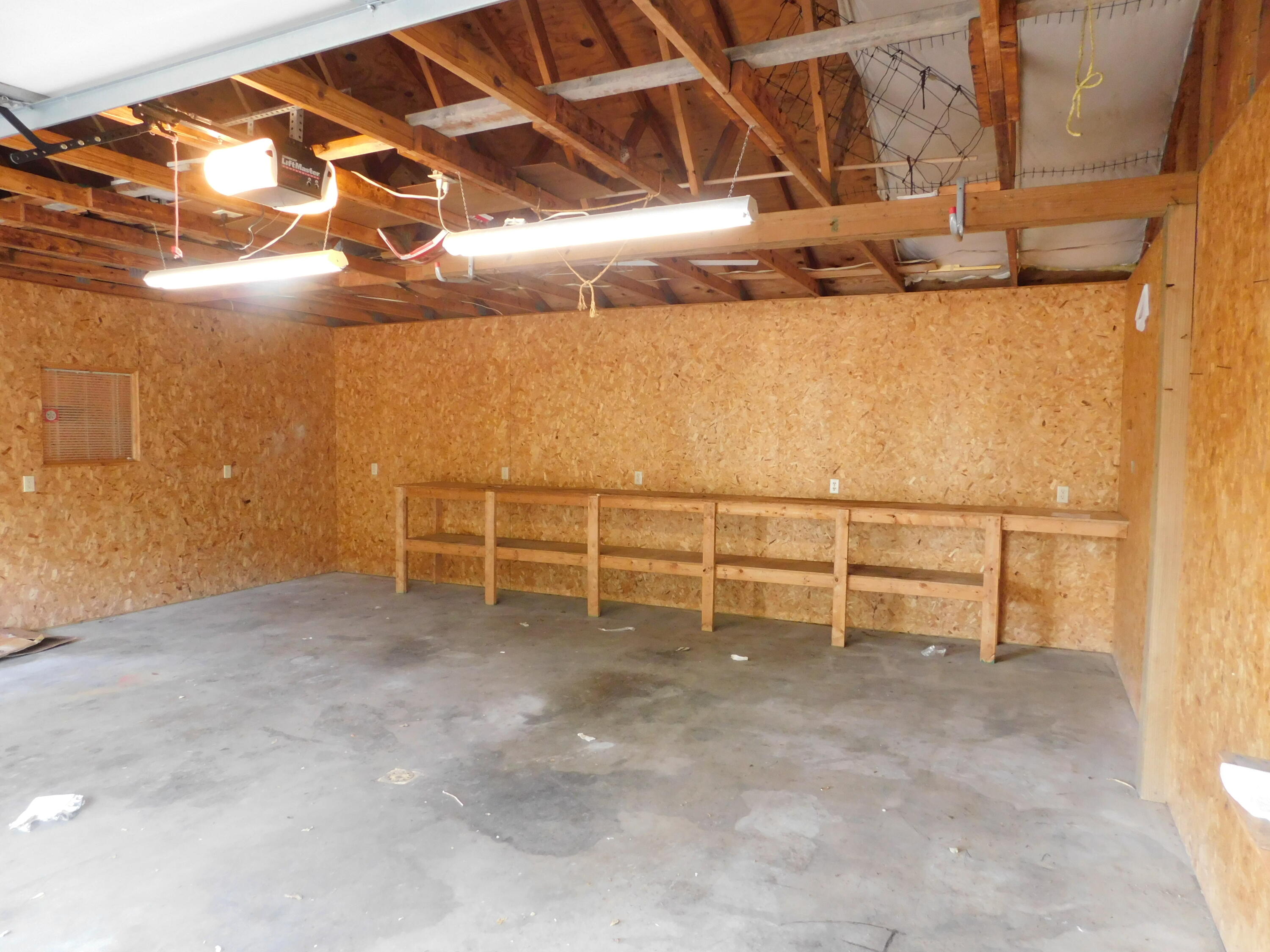 401 Nichols Street Property Photo 44