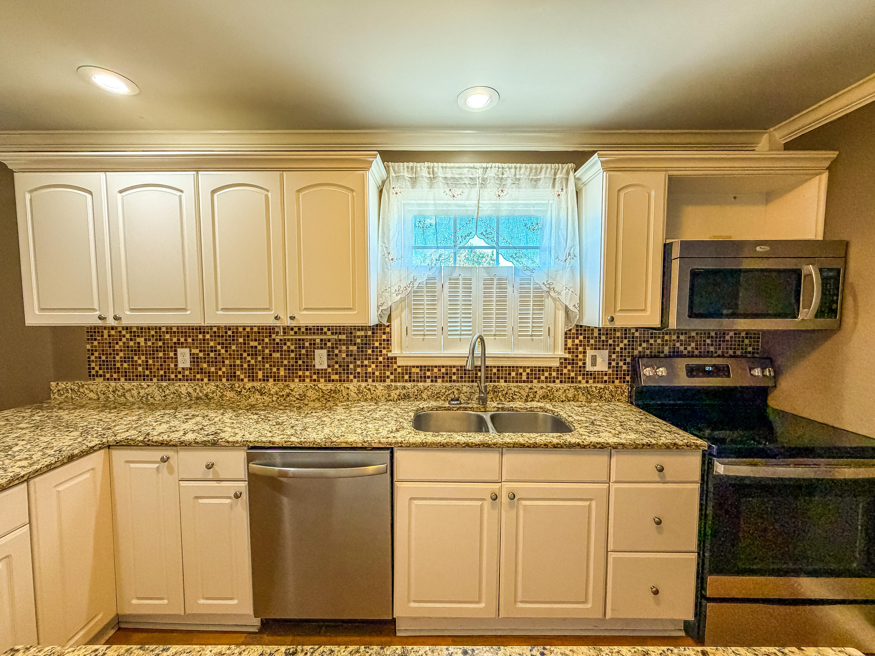 163 Herchel Road Property Photo 15