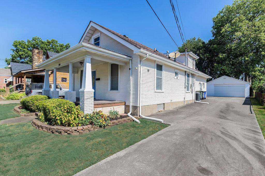 109 Fairlawn Avenue Property Photo 3