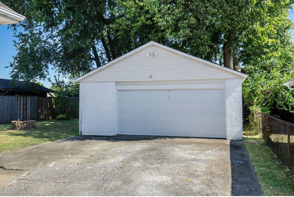 109 Fairlawn Avenue Property Photo 4