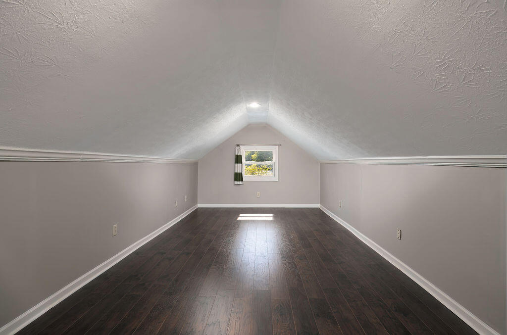 109 Fairlawn Avenue Property Photo 26