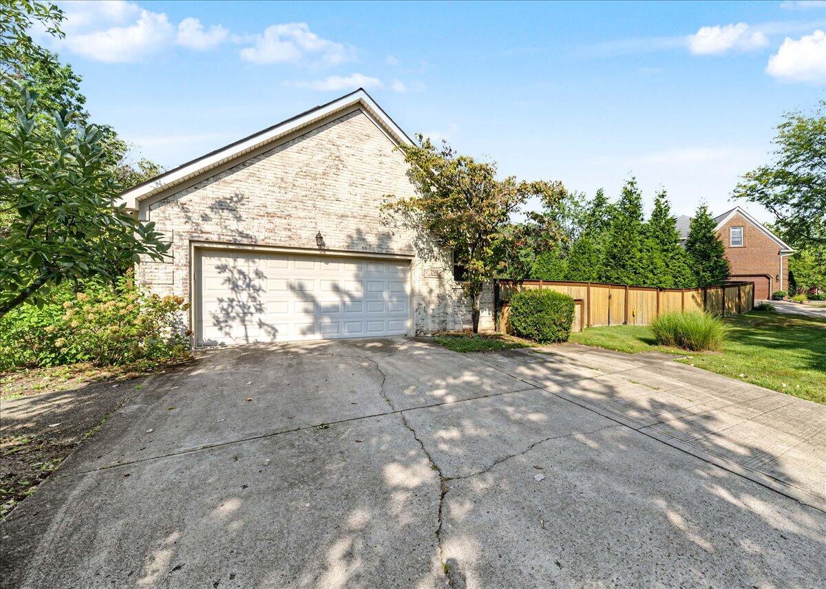 2501 Abbeywood Place Property Photo 4
