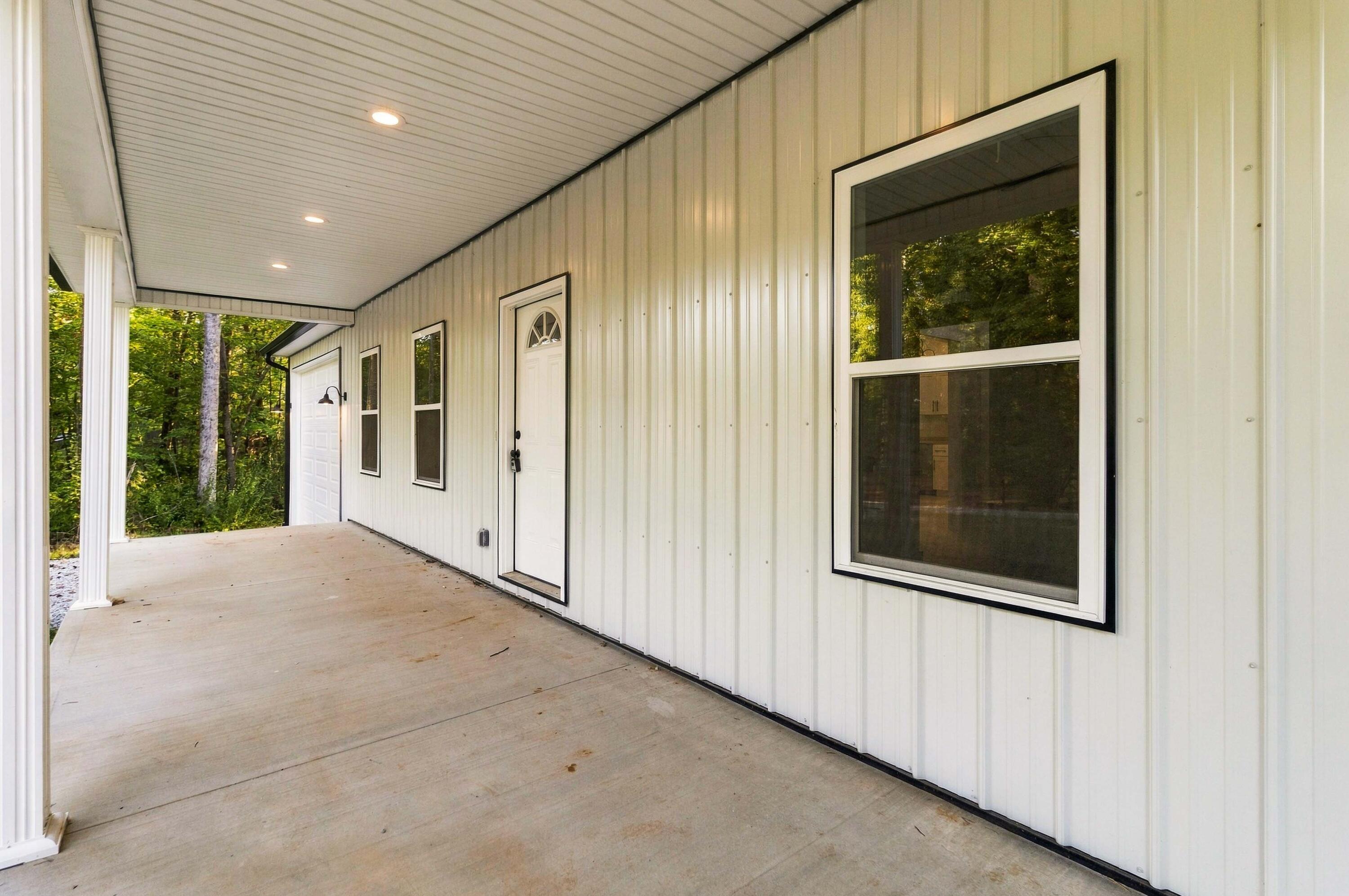 221 Pine Tree Circle Drive Property Photo 8