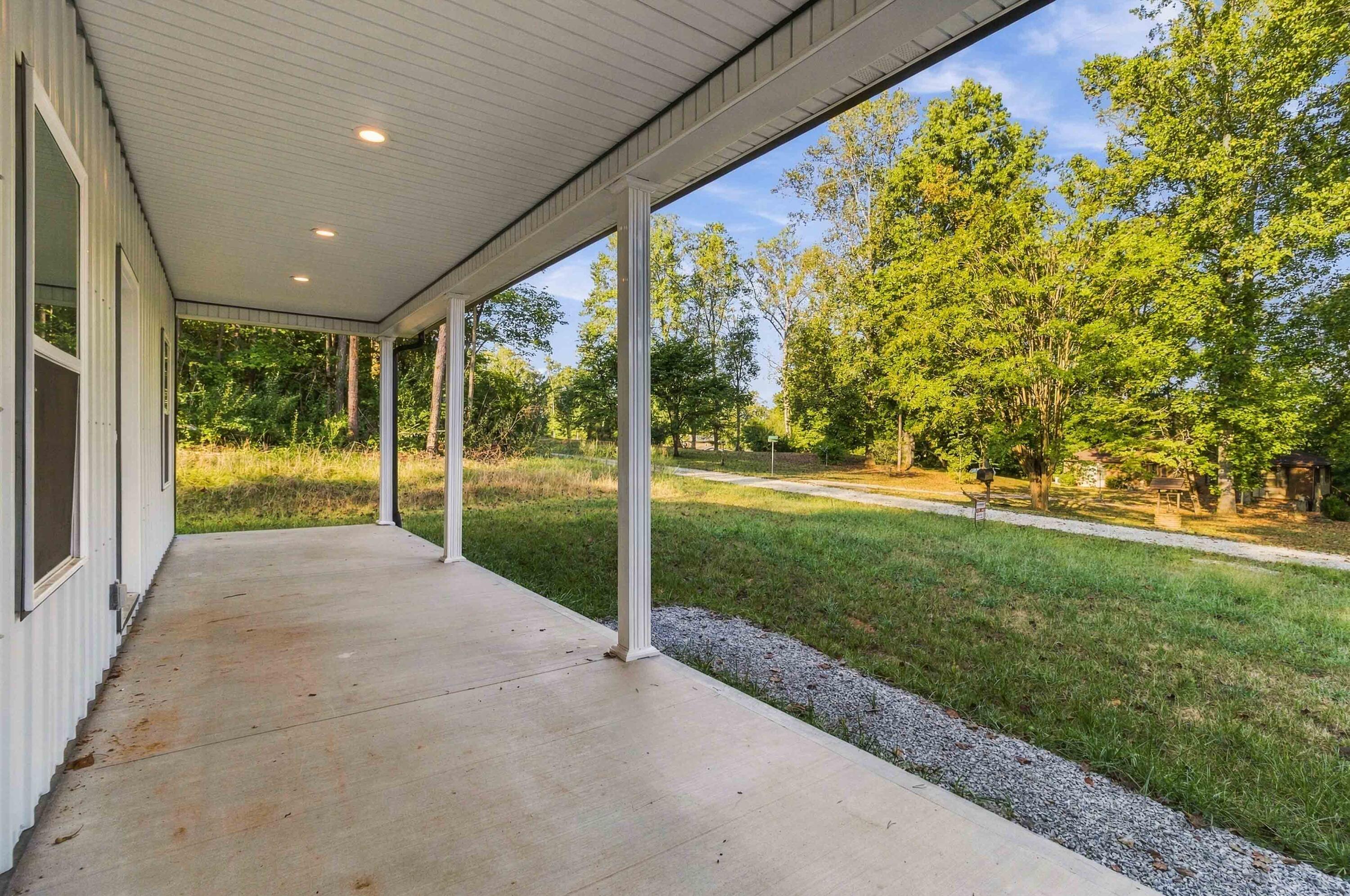 221 Pine Tree Circle Drive Property Photo 9