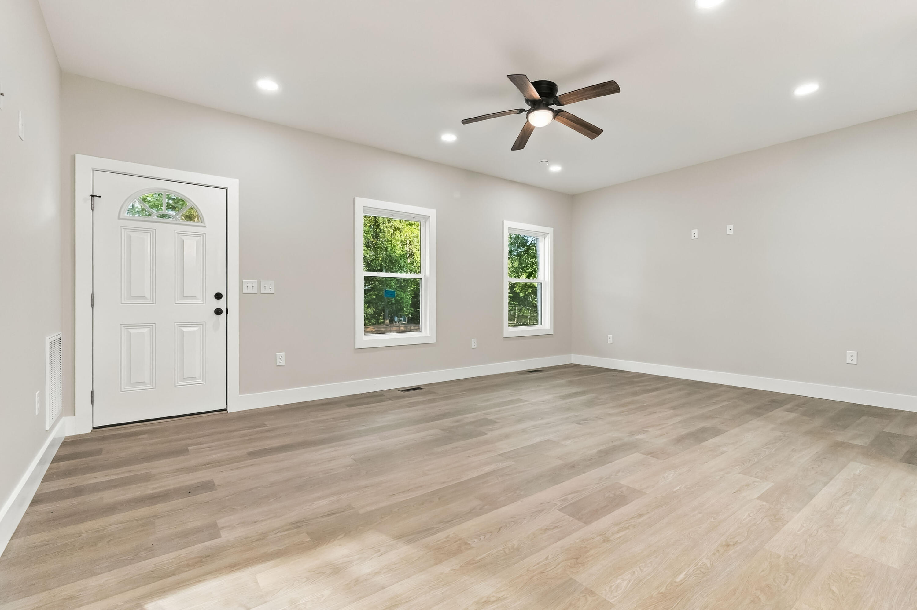 221 Pine Tree Circle Drive Property Photo 14