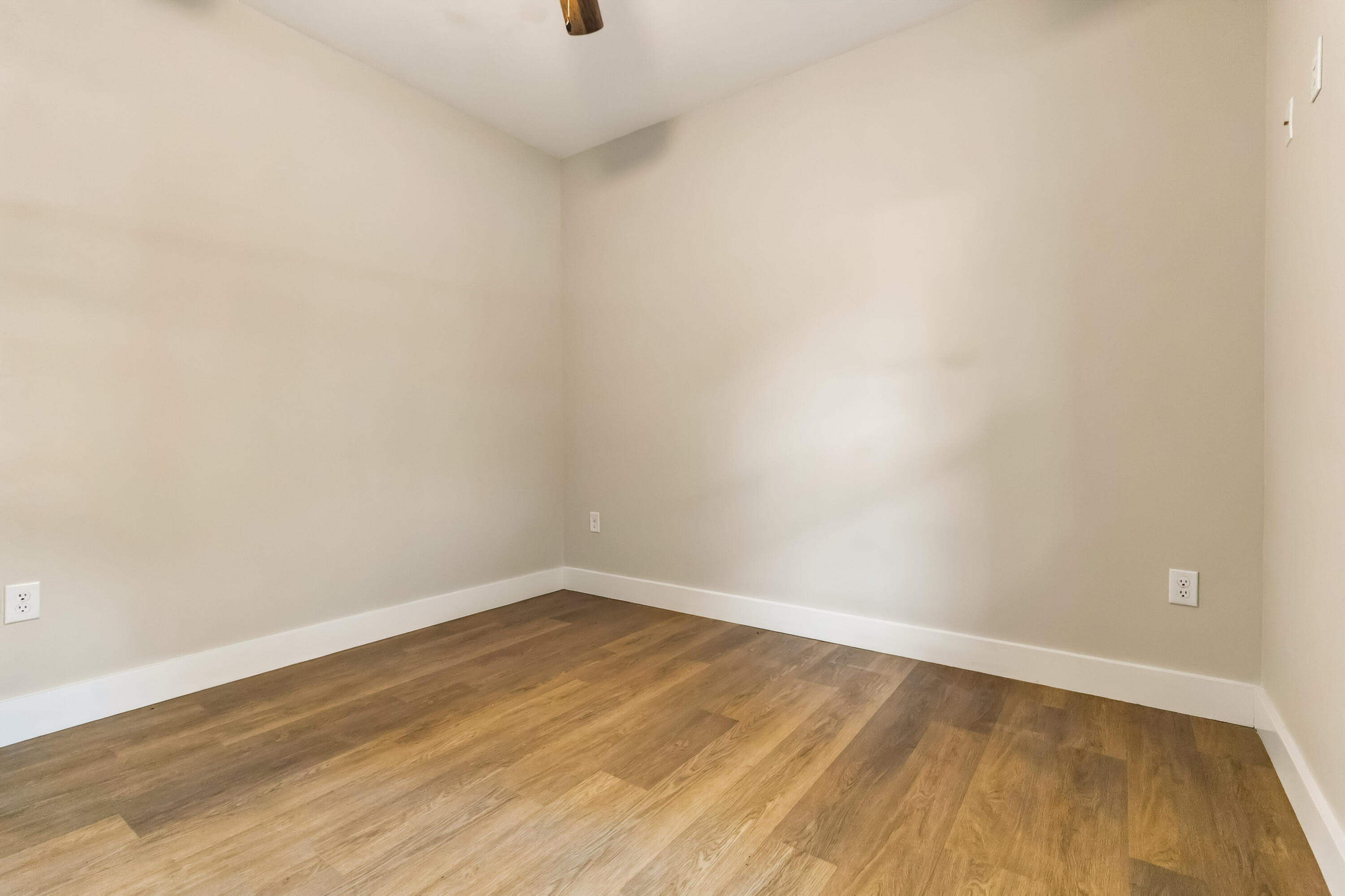 221 Pine Tree Circle Drive Property Photo 28