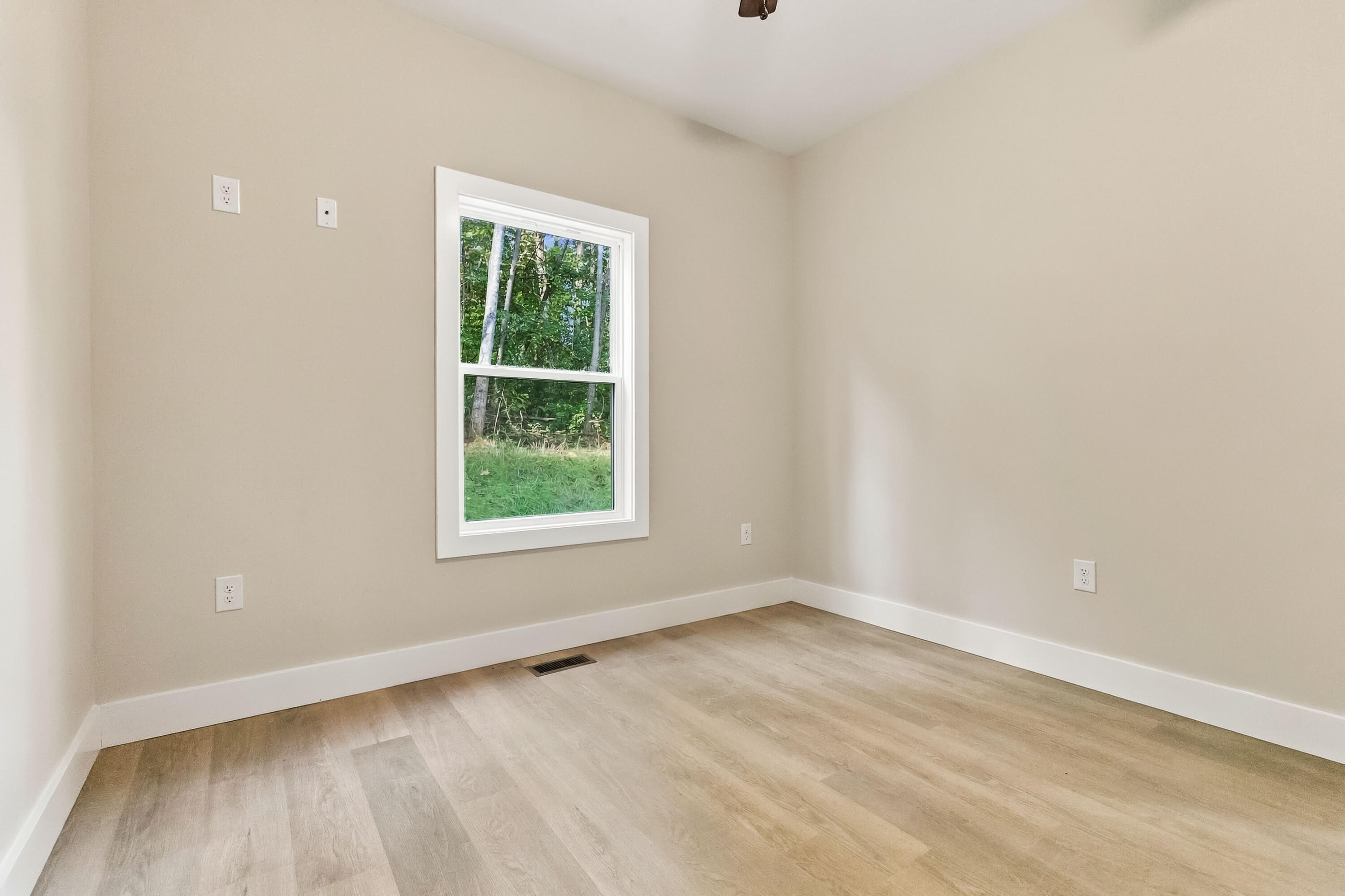221 Pine Tree Circle Drive Property Photo 33