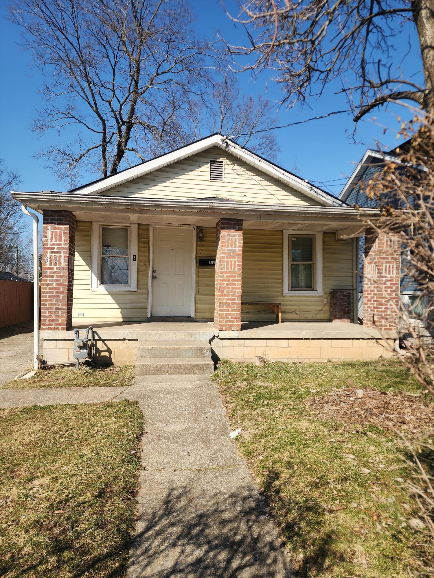 372 Roosevelt Boulevard Property Photo 3