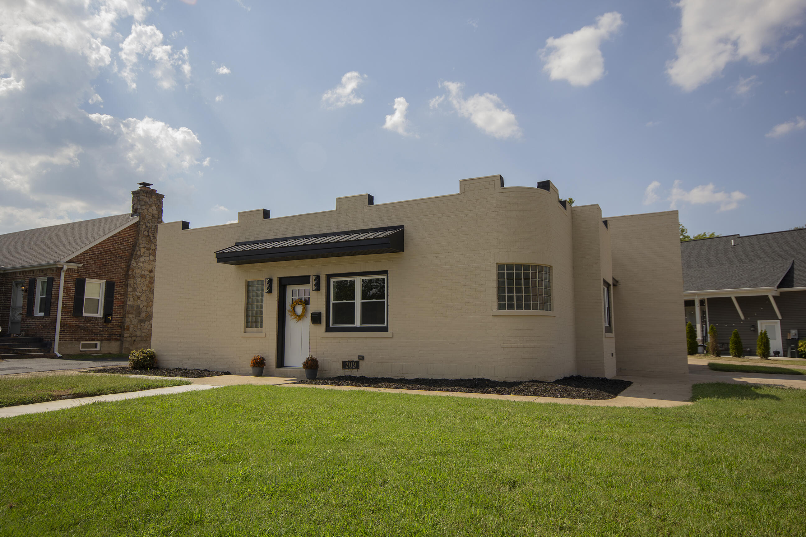 209 Wallace Lane Property Photo 1