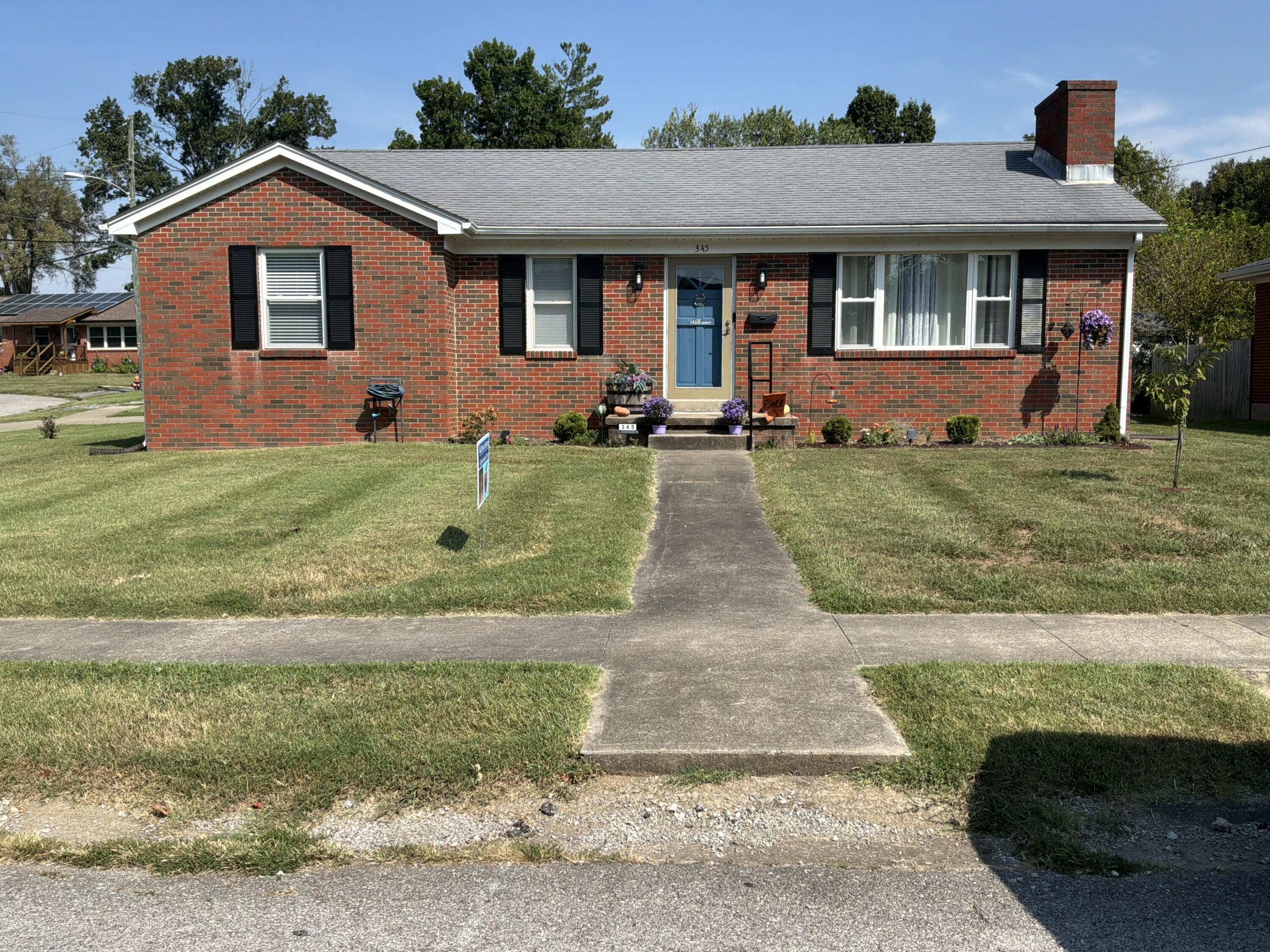 345 College Manor Property Photo 1