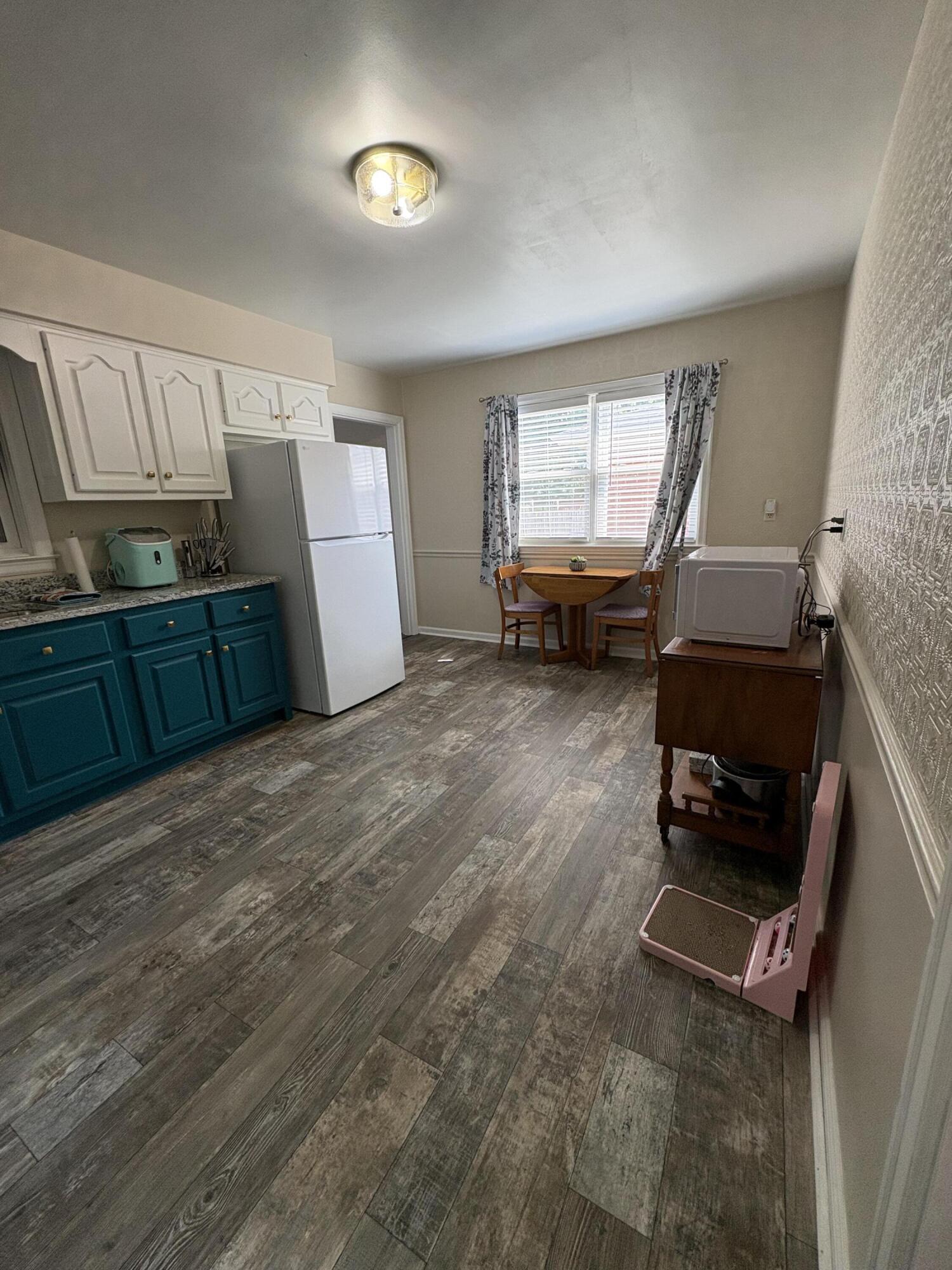 345 College Manor Property Photo 10