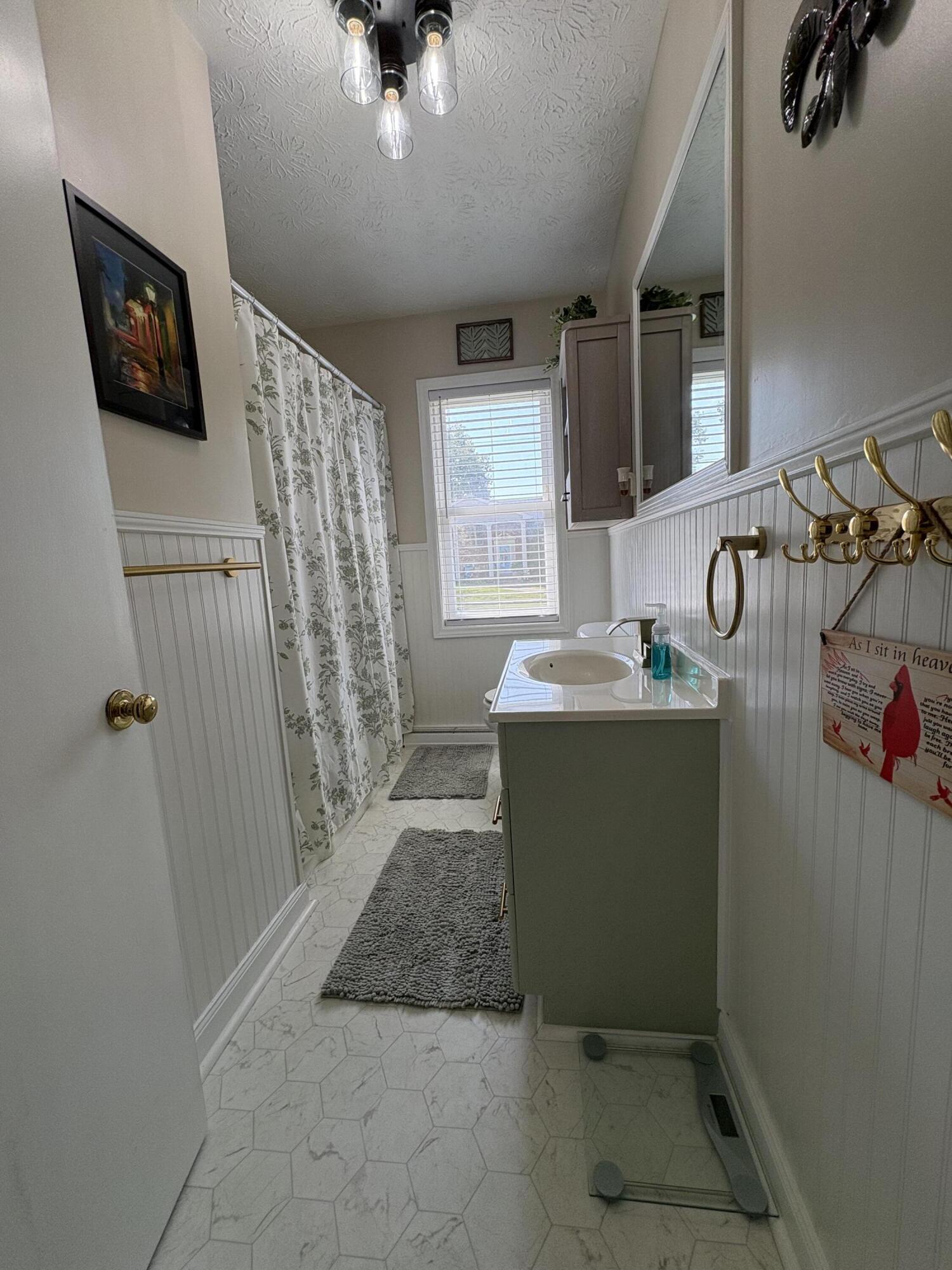 345 College Manor Property Photo 16