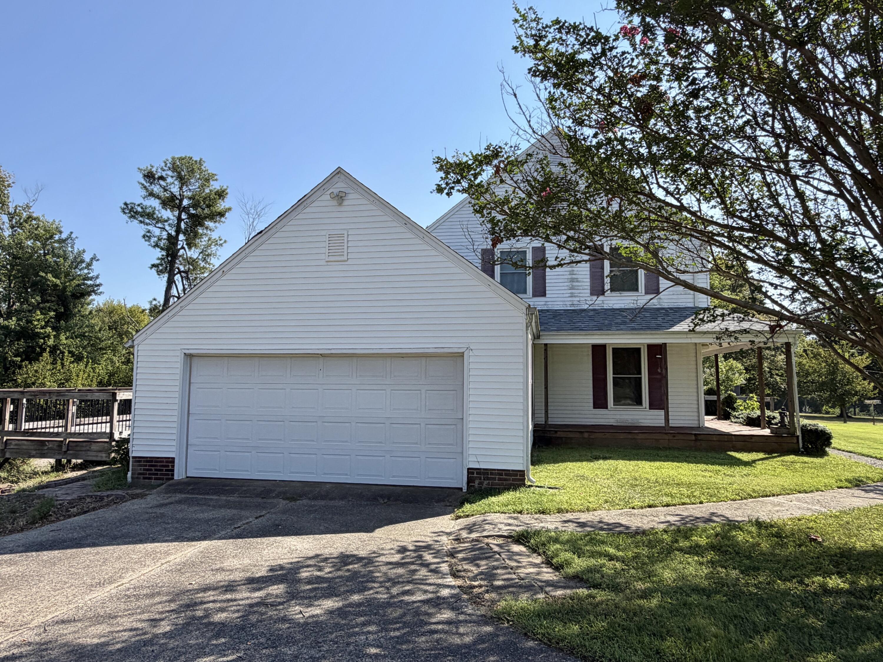 607 Macedonia Street Property Photo 5