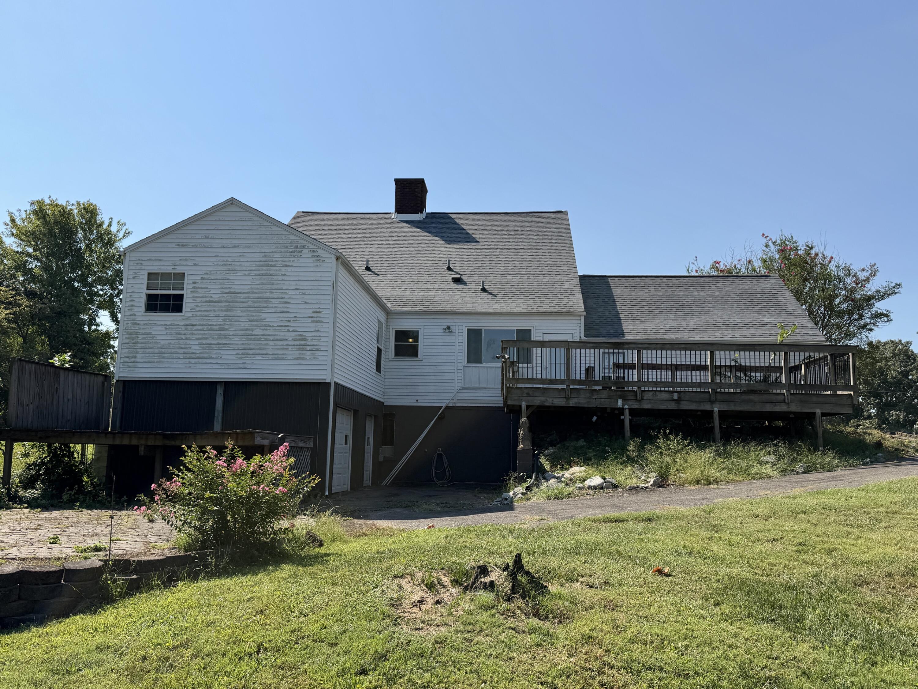 607 Macedonia Street Property Photo 8