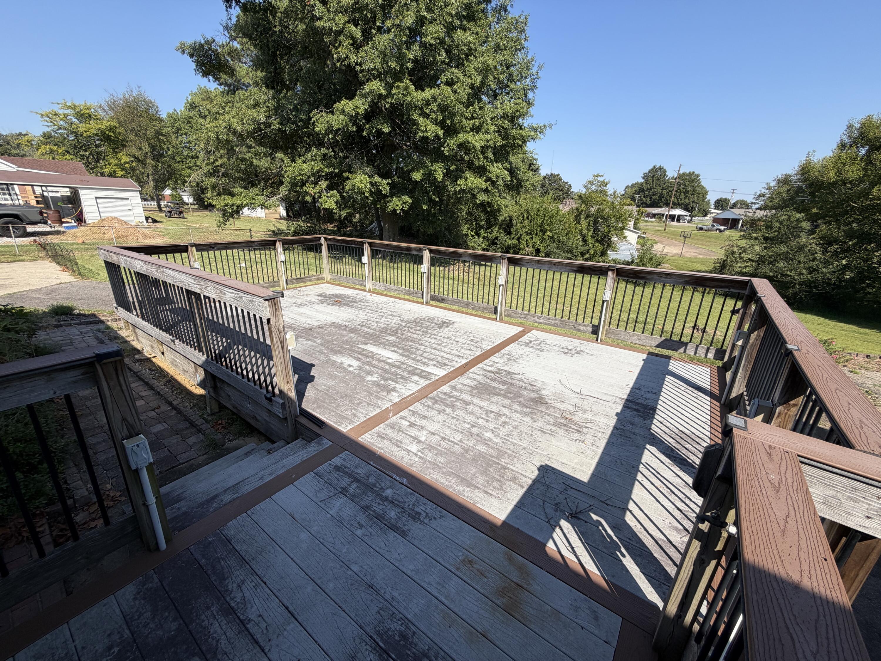 607 Macedonia Street Property Photo 9