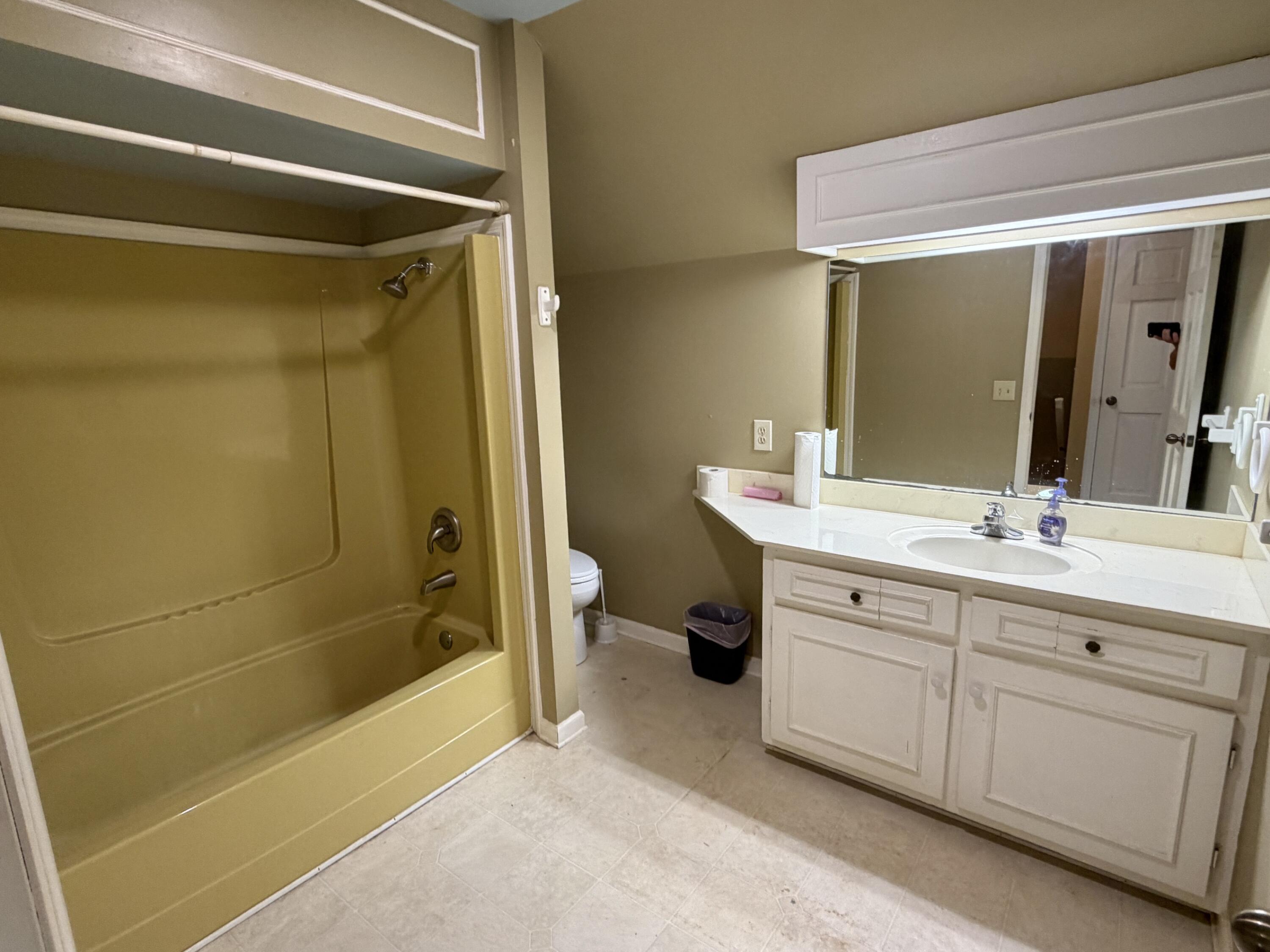 607 Macedonia Street Property Photo 31