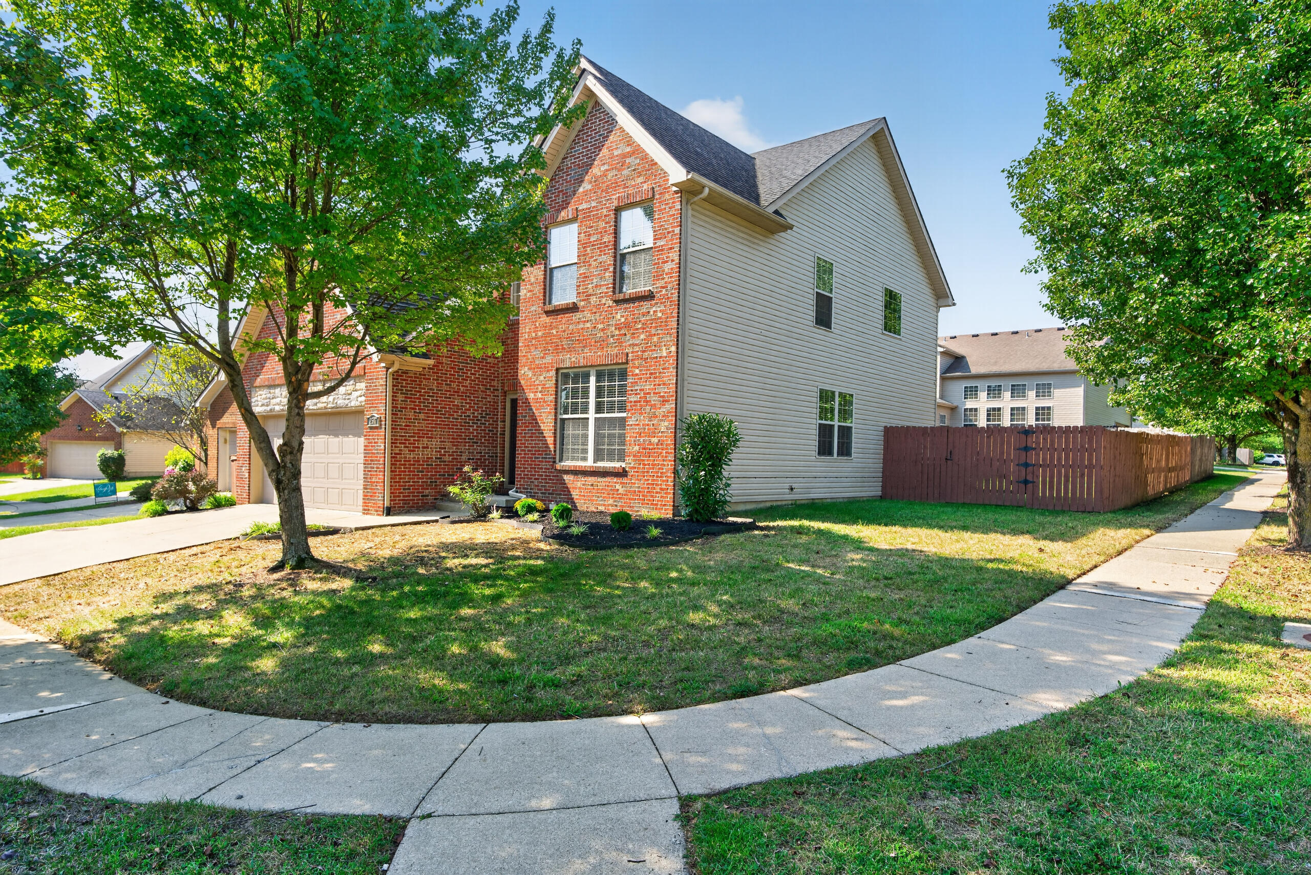 2517 Denburn Court Property Photo 2