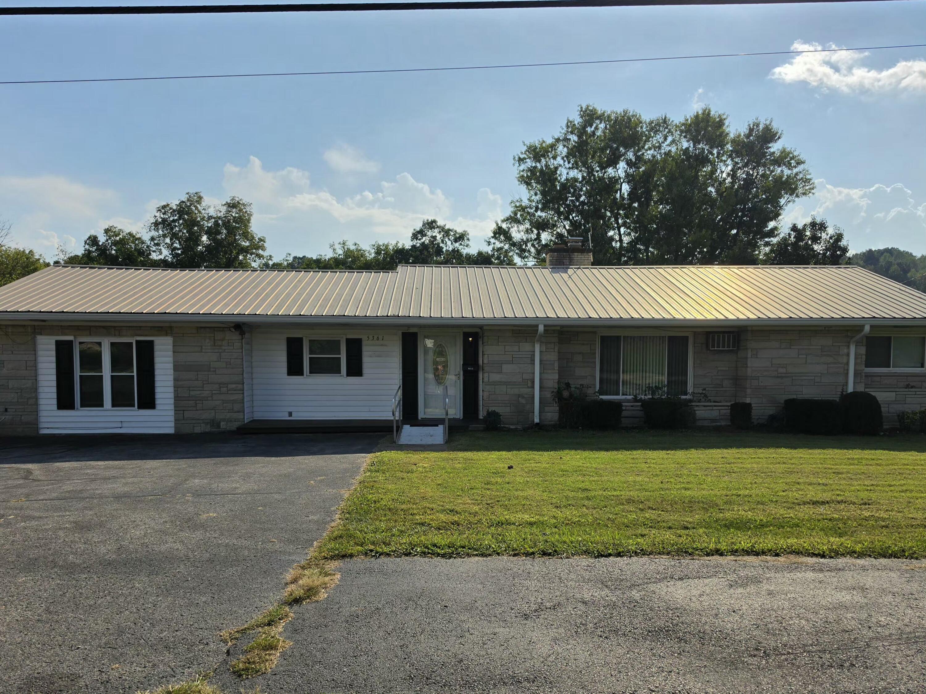 5361 Flemingsburg Road Property Photo 2