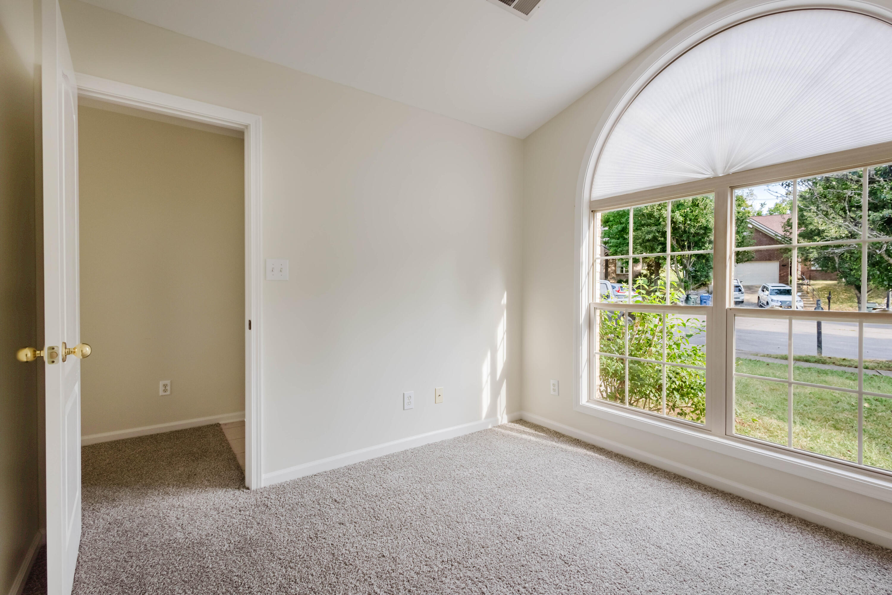 4705 Miami Circle Property Photo 9