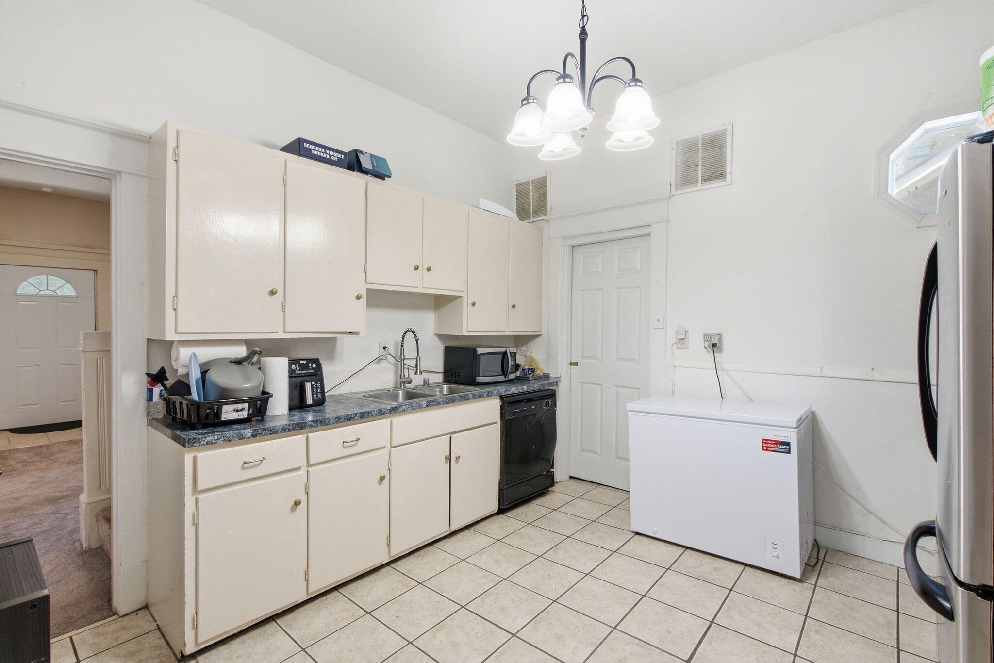 247 Kentucky Avenue Property Photo 7