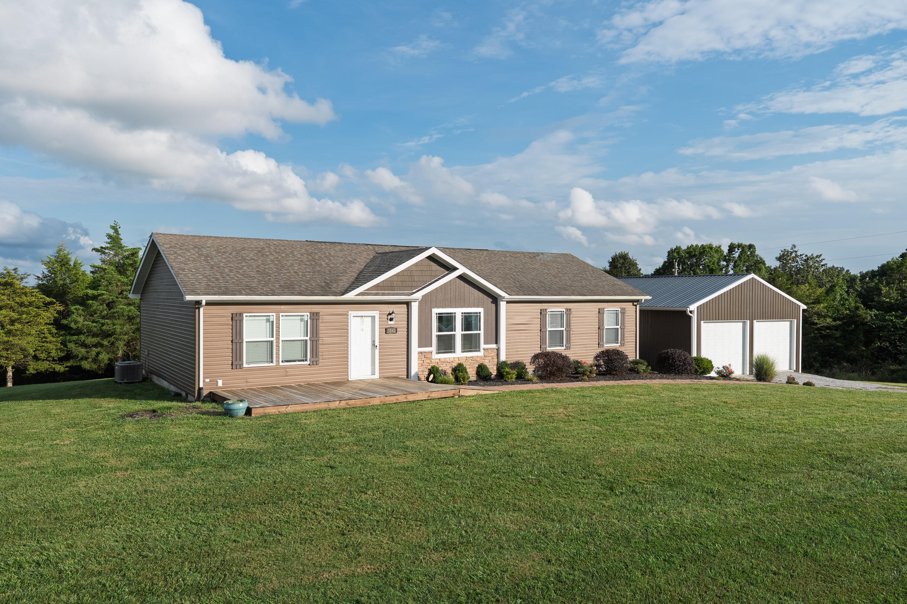 3842 Hogg Ridge Road Property Photo 2