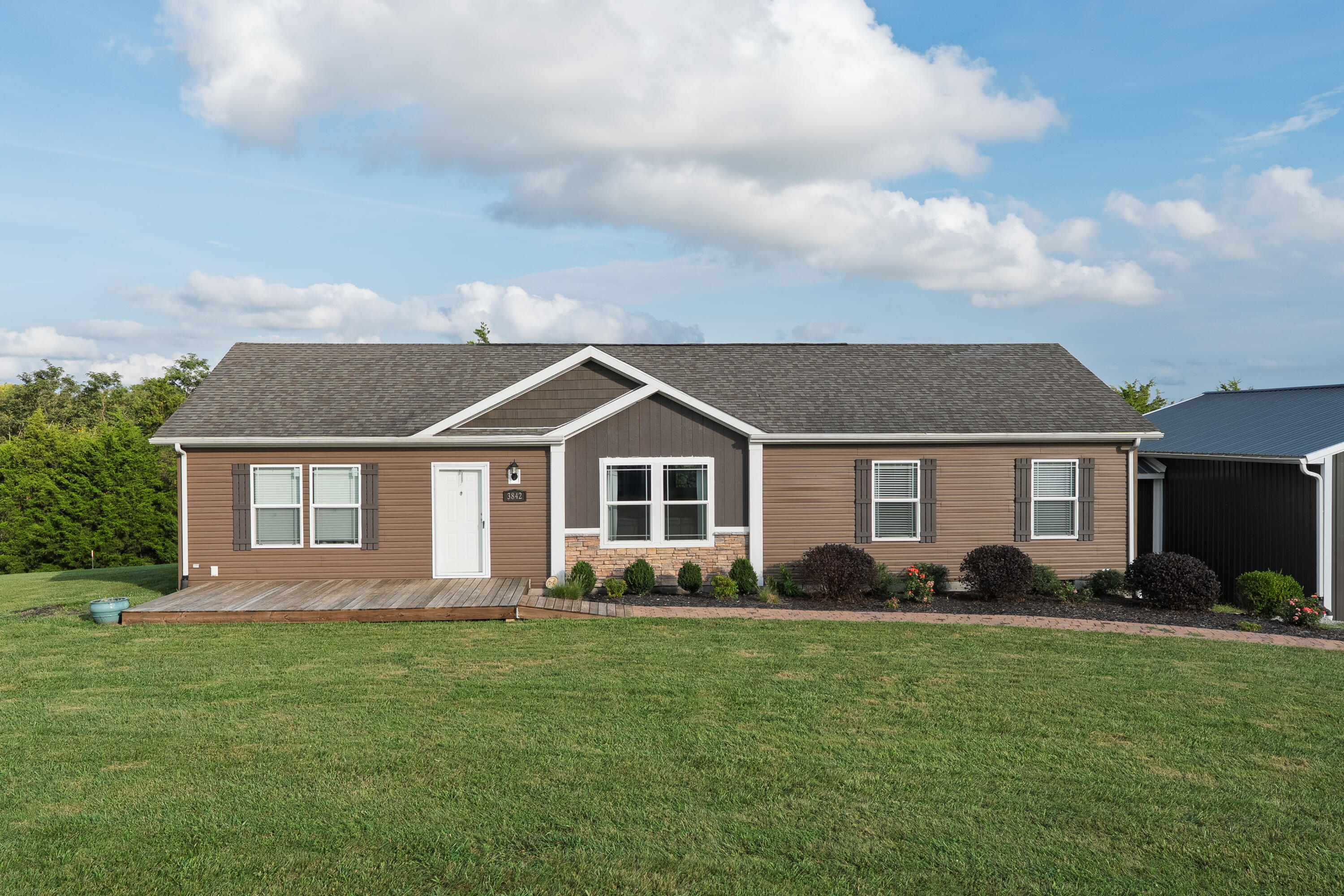 3842 Hogg Ridge Road Property Photo 4
