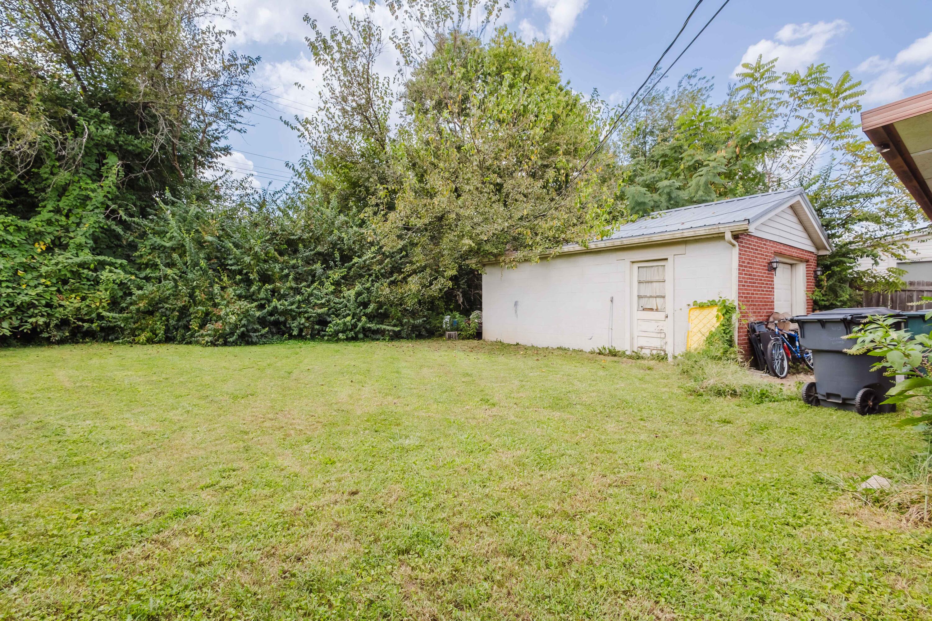 412 Sandalwood Drive Property Photo 30