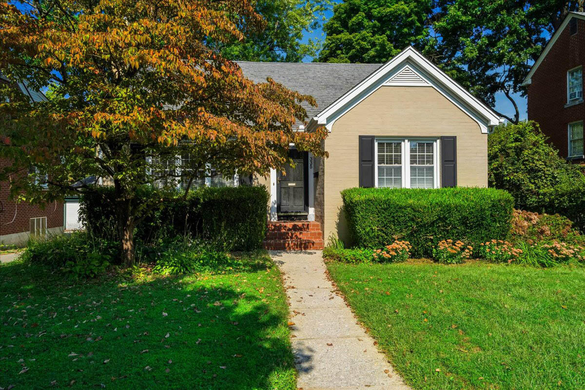 335 Queensway Drive Property Photo 1