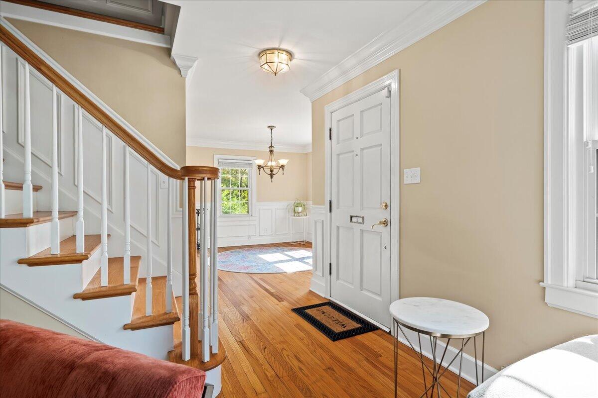 335 Queensway Drive Property Photo 3