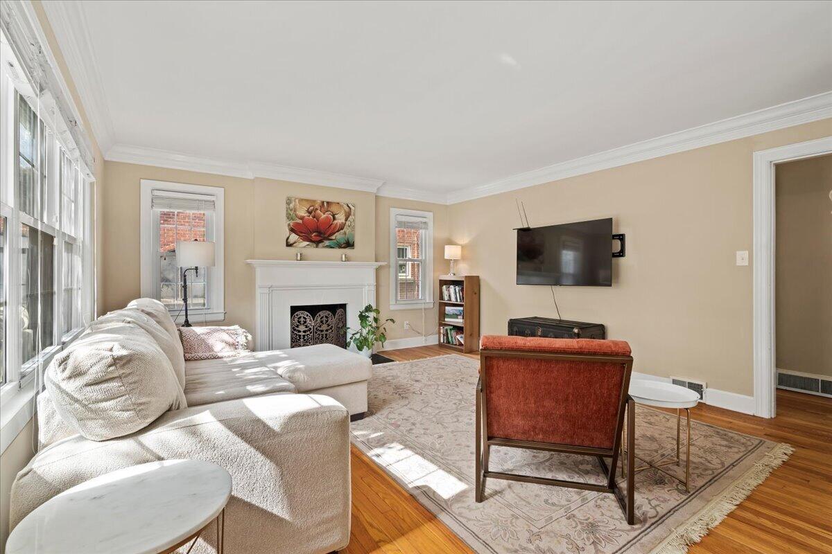 335 Queensway Drive Property Photo 4