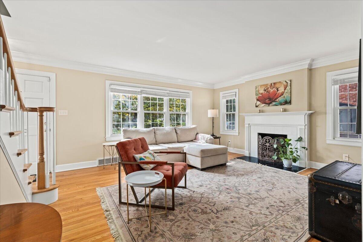 335 Queensway Drive Property Photo 5