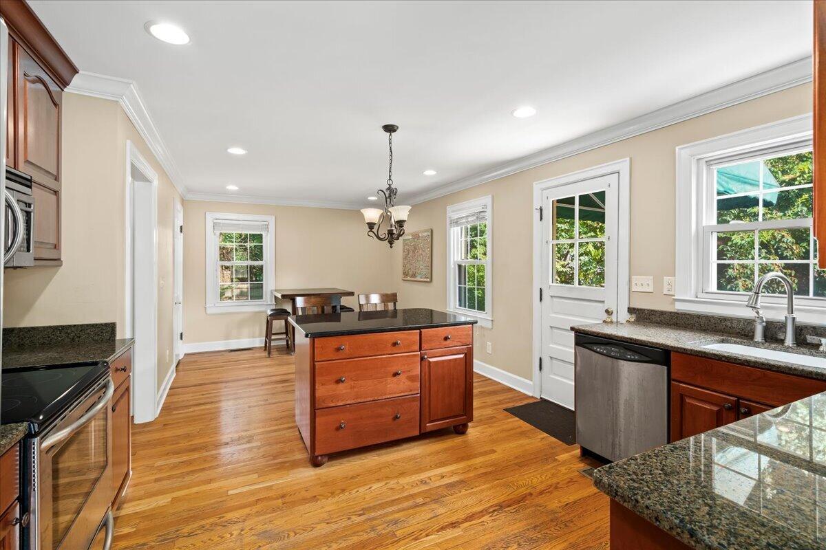 335 Queensway Drive Property Photo 10