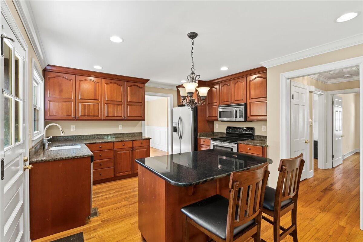 335 Queensway Drive Property Photo 12