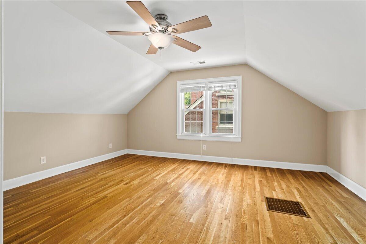 335 Queensway Drive Property Photo 18
