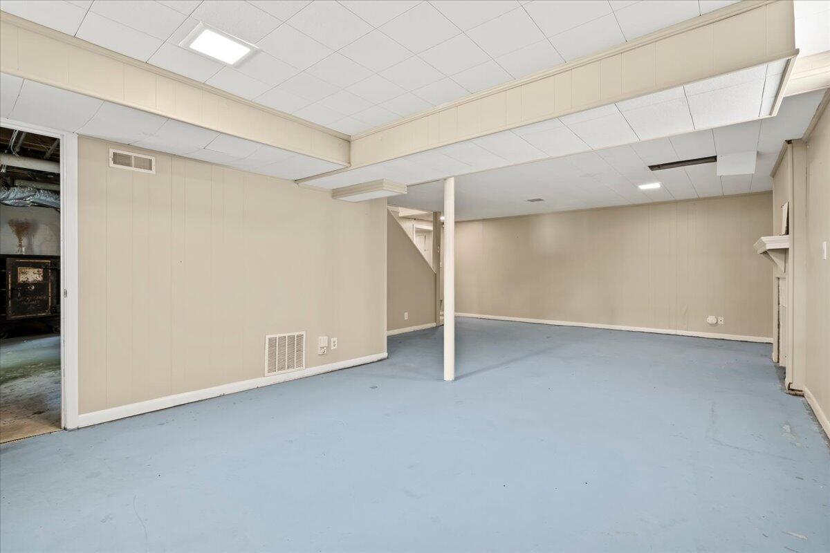 335 Queensway Drive Property Photo 26