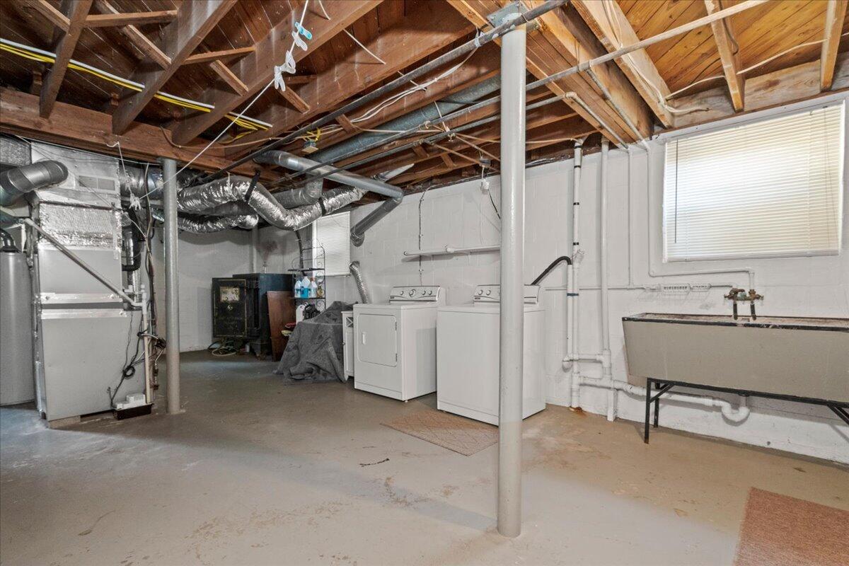 335 Queensway Drive Property Photo 28