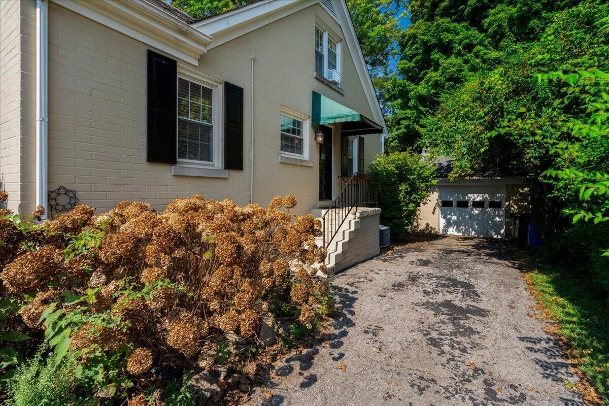 335 Queensway Drive Property Photo 32