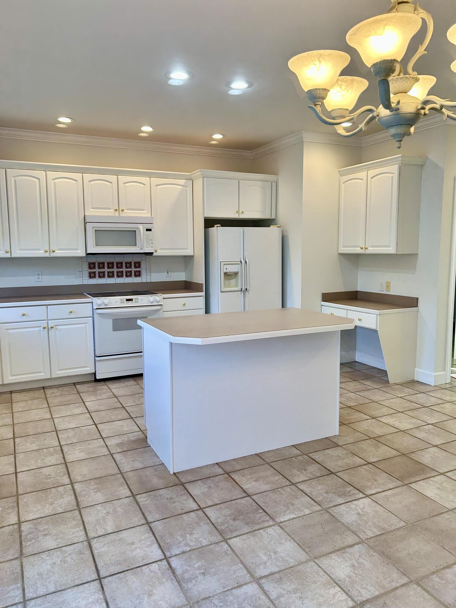 1424 Redwood Ct Property Photo 6