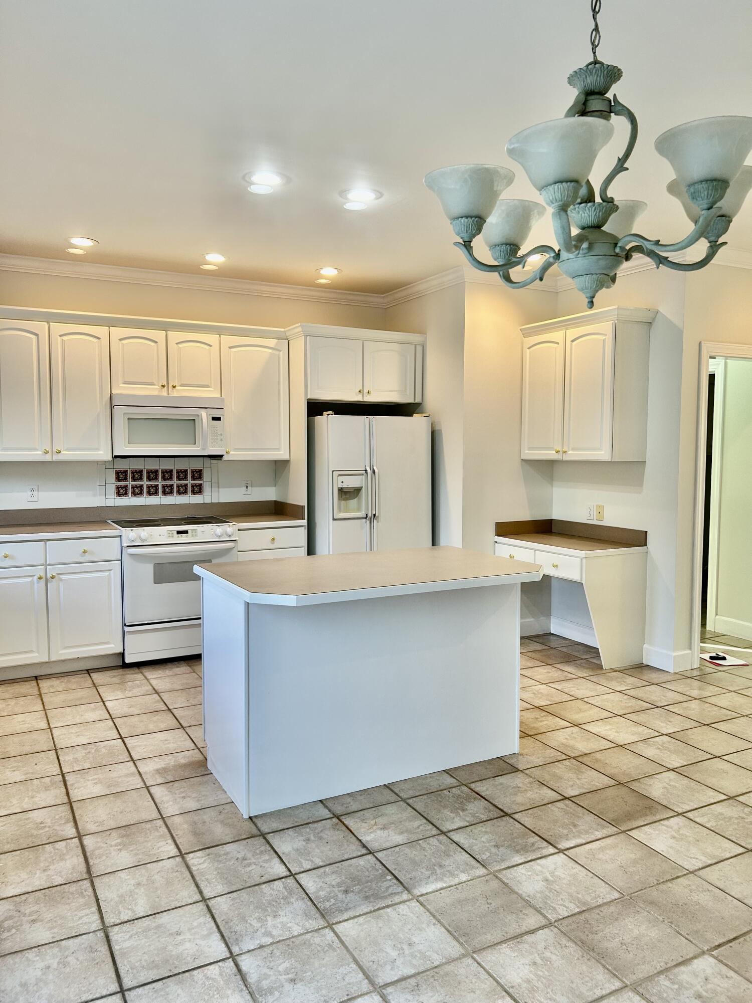 1424 Redwood Ct Property Photo 8