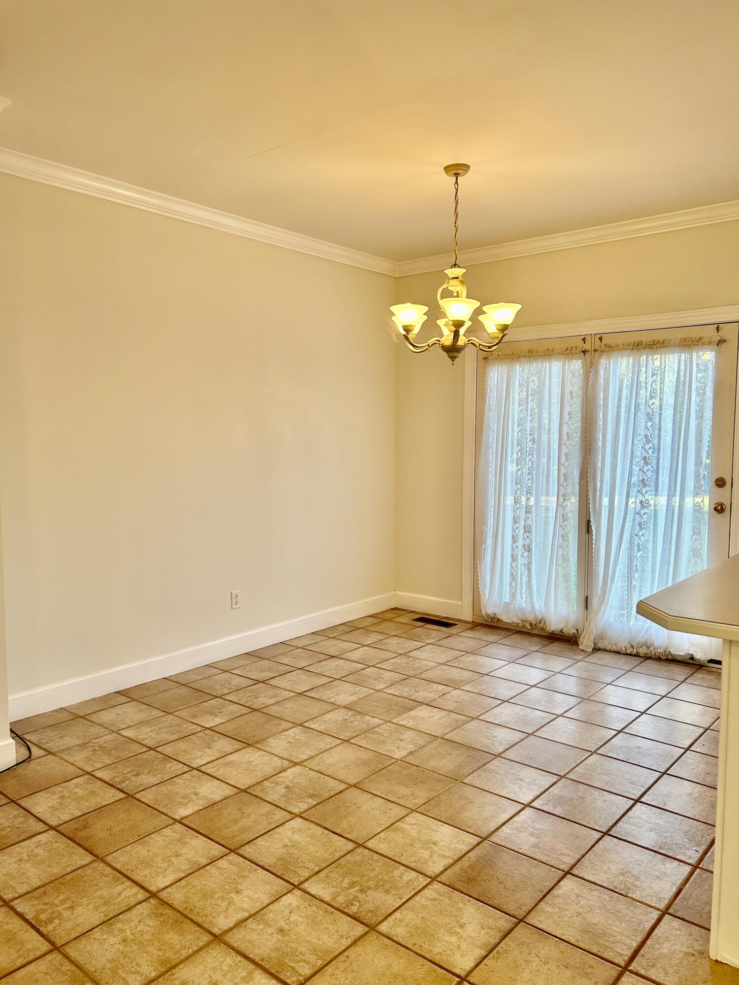 1424 Redwood Ct Property Photo 11
